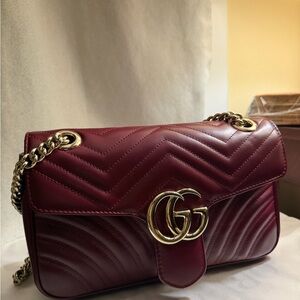 GG Marmont medium shoulder bag